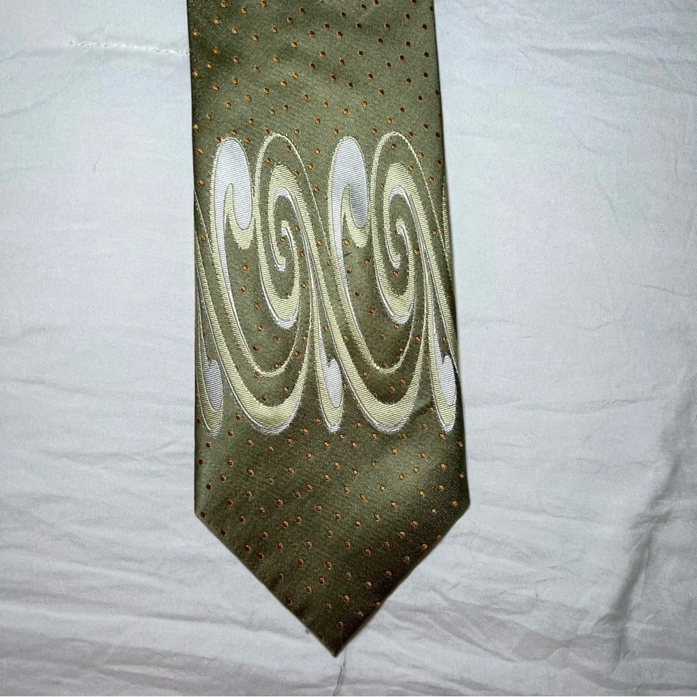 Vintage Steven Land Tie. Green, White and Gold